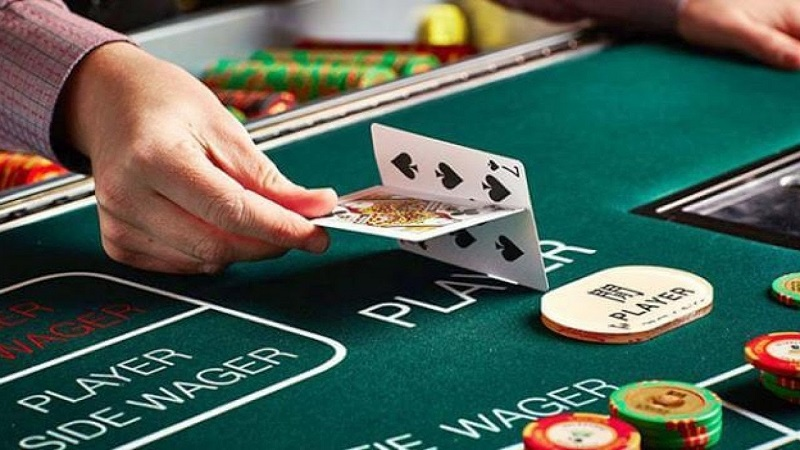 Các thế bài Baccarat – Kỹ thuật canh bài chuẩn xác đến 96%