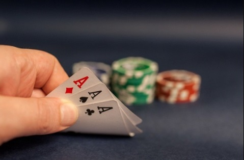 Hướng dẫn cách chia bài 3 cây bịp đánh lừa mọi đối thủ